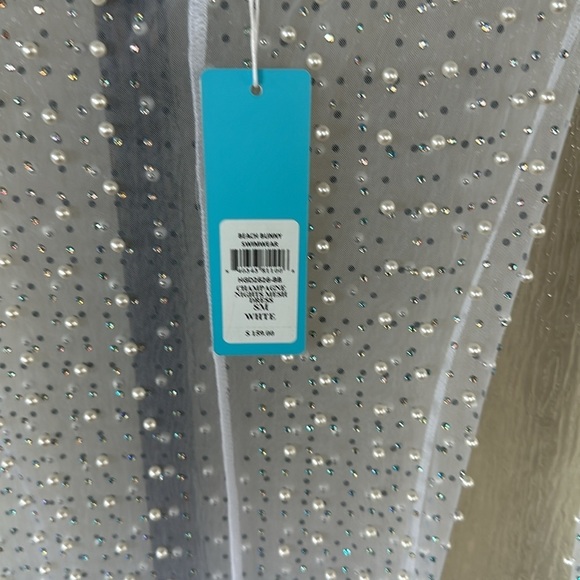 Champagne Nights Mesh Dress Revolve
Beach Bunny size small, New with Tags - Picture 8 of 13